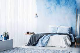Worauf sollte man bei der position und ausrichtung vom bett im schlafzimmer nach feng shui achten? Schlafzimmer Nach Feng Shui 6 Wichtige Tipps Fur Guten Schlaf Gesundheitstrends