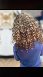 Stoppppp 😍😍 gave this cutie her first little trim! #curlyhair #curly  #littlegirlhair #girlshairstyle