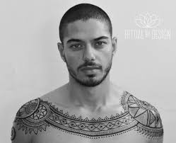 Men Are Wearing Body Henna Because God S Generosity Knows No Bounds Men Henna Tattoo Henna Men Henna Neck