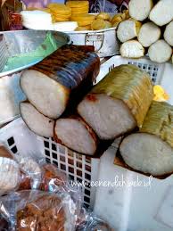 Kue khas banjarmasin yang terkenal enak dan lezat pertama yaitu apam barabai. Een Endah Ragam Wadai Banjar Di Palangka Raya