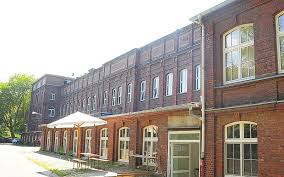 The franz sales haus ( sic) in the essen district of huttrop is a catholic facility for the disabled.the facade of the old building has been a listed building since 2002. Essen Behindertenwerkstatten Geschlossen Zum Schutz Vor Corona Radio Essen