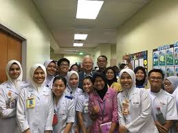 Google's free service instantly translates words, phrases, and web pages between english and over 100 other languages. Selesai Melawat Pegawai Pengiring Parlimen Pekan P85 Facebook