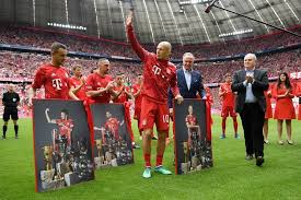 Aktuelle meldungen, spielberichte, transfers und gerüchte. Arjen Robben Kembali Ke Bayern Muenchen Tetapi Halaman All Kompas Com