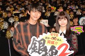 橋本環奈（日语：橋本 環奈／はしもと かんな hashimoto kanna */?，1999年2月3日－）是日本演員，福岡縣出身，為女子在地偶像團體rev. éŠ€é­‚2 æ©‹æœ¬ç'°å¥ˆ å‰æ²¢äº® å…±é—˜ã‚·ãƒ¼ãƒ³ã¯ ã‚«ãƒƒã‚³ã„ã„ ã‚'æ¬²ã—ãŒã£ãŸ ã‚·ãƒãƒžãƒˆã‚¥ãƒ‡ã‚¤