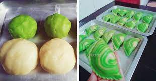 Resepi seri muka adalah sejenis kuih talam tradisi malaysia dan biasanya dibuat di dalam talam yang besar, iaitu berbentuk bulat, segiempat sama atau segiempat tepat. Cara Buat Karipap Pusing Mudah Sedap Guna Minyak Masak Jer Tetap Rangup Ini Resipinya Keluarga