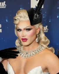 Cheers to Season 17! 🥂 Watch the #DragRace Grand Finale this FRIDAY at 8p 