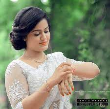 Pin By Shara Jaksala On Kerala Christian Wedding And Function Bridal Makeup Wedding Christian Bridal Saree Christian Wedding Sarees