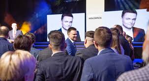 Razem z marcinem prokopem współprowadził polską edycję programu mam talent w tvn. Powoli Ksztaltuje Sie Sztab Szymona Holowni Jest Kandydat Do Prowadzenia Kampanii Ludzie