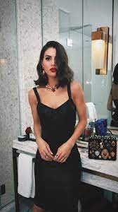 Pin By Sule On Ideias Fashion Prom Hairstyles For Short Hair Black Prom Dress Short Hair Styles