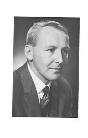 PRESENTATION OF THE 1967 ROEBLING MEDAL OF THE MINERALOGICAL SOCIETY OF  AMERICA TO LINUS PAULING J. D. H. DoNNav, Department oJ