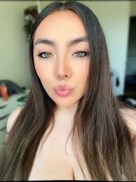 Cheers to any mommas that want to be friends, i have tried to make friends  here and they like all block me and i offer to hangout, invite them over  for dinner