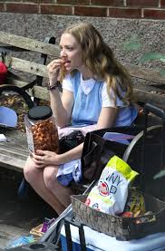 This drama film is directed by amy koppelman. Amanda Seyfried On The Set Of A Mouthful Of Air In New York 09 24 2019 Hawtcelebs