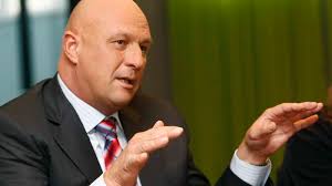 Nemocnice propustila exministra Julínka. Jeho plat dala mladým lékařům