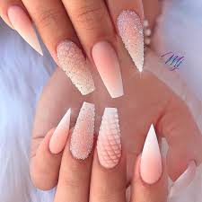 Nos haces ver feas a todas, no se vale, te dije que tuvieras cuidado, tú te ves más grande y ¡a las mías les encanta! Beautycarewow Beauty Tips Fashion Trends Celebrities Manicura De Unas Unas Con Piedras Unas De Diamante