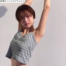 渡邊渚、衝撃の腹見せコーデ！元アナの美スタイルに釘付け！ - Imagen principal del artículo
