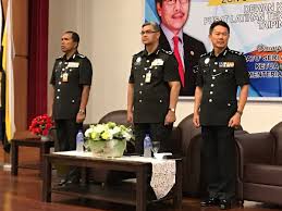 Bagaimanapun, kelayakan yang diakredit semasa era lembaga akreditasi negara (lan) mempunyai tempoh sah laku akreditasi selama 5 tahun dan turut dikekalkan dalam portal ini sebagai rujukan bagi graduan yang bergraduat dalam tempoh yang tersebut. Penjara Malaysia On Twitter Majlis Anugerah Perkhidmatan Cemerlang 2017 Jabatan Penjara Malaysia Zon Utara 2 27 Mac 2018 Bertempat Di Dewan Kuliah Utama Pusat Latihan Teknologi Tinggi Adtec Taiping Perak Friendsofkdn Alwi Ibrahim59
