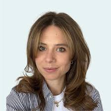 Naomi White's Instagram, Twitter & Facebook