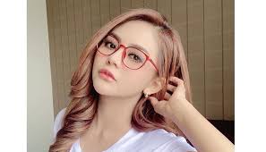 Dapat Kiriman Gaib, Jenita Janet Didatangi Pocong Wajah Gosong