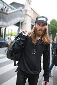 I've been wanting to wear this hat for a minute now and finally a style that is tame enough to fit under it.yay!! Snapback Hairstyles For Guys 25 Ways To Wear Hair With Snapback