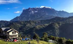 Pada awalnya, aktiviti mendaki dan meneroka ditegah sama sekali oleh kaum kadazandusun untuk mengelakkan gunung kinabalu juga merupakan salah satu gunung yang tertinggi di malaysia dan asia tenggara. Gambar Gunung Kinabalu