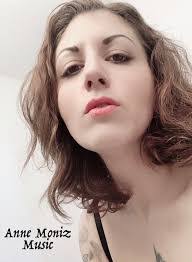 Anne Moniz's Instagram, Twitter & Facebook