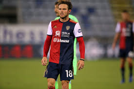 El reproche de nahitan nandez a los hinchas de vélez que cantaron contra mauro zárate durante el. Leeds United Linked To Midfielder Nahitan Nandez From Cagliari Through It All Together