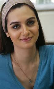 Yeniden kapı çalıyor bu kez de birce akalay, murat ünalmış kapıda ve ardından tüm fox dizilerinin. 15 Best Photos Of Birce Akalay Irama Gallery