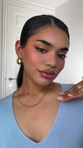 Time to glow up! 💄💫 @jahanara.makeup 💖  #lefties#beauty#makeup#glow#glowingskin#skincare#makeuptutorial#tutorial#makeupartist#makeuphacks