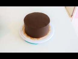 Vous Etes Vous Deja Demande Comment Faire Ces Si Beaux Gateaux En Pate A Sucre Qu On Voit Fleurir De Plus En P Gateau Piece Montee Pate A Sucre Gateau De Pates