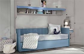 Camera matrimoniale a ponte in legno massello con 2 colonne sagomate a uso comodino e un vano per il letto da 180cm. Cameretta A Ponte Arcadia Ac124 Arredoshop Finiture Arcadia 1 Frassino Dorian Finiture Arcadia 2 Lavanda Cameretta Letto Estraibile Camerette