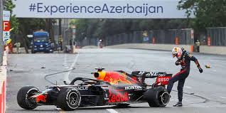 Formula 1 gifs get the best gif on giphy. Crash Nach Reifenschaden Kostet Verstappen Den Sieg Perez Gewinnt Unterbrochenes Rennen In Baku