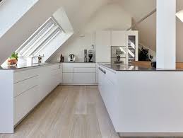 Bulthaup B3 Uber Den Dachern Von Munchen Kuchen Ideen Dachgeschoss Kuche Dachschrage Kuchen Design