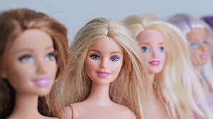 Mum Paints Stretch Marks On Barbie Dolls To Teach Her Daughter They Are  Normal