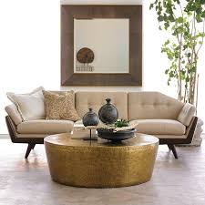 Modernes und elegantes designer wohnzimmer in champagner gestalten. Wohnzimmer Design Beispiele Mit Designer Sofa Beige Und Couchtisch Rund Freshouse