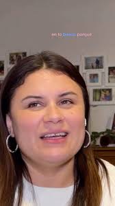 Isabela Cisneros en Mañana Latina comparte cómo practicar la gratitud cada  día para transformar tu bienestar emocional. Isabela Cisneros joins Mañana  Latina to share simple ways to practice gratitude and elevate your