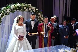 Kübra ¬ uğurcan wedding day teaser tel: Trabzonsporlu Oyuncu Ugurcan Cakir Dunya Evine Girdi