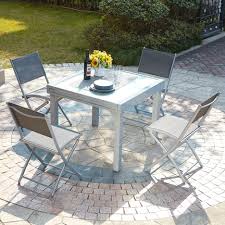 Avec son design moderne, cette table trouvera facilement sa place sur votre terrasse. Molvina 4 Table De Jardin Extensible En Aluminium 8 Personnes 4 Chaises Concept Usine Pas Cher A Prix Auchan