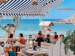 La propiedad cuenta con una piscina exterior de temporada y un bar en el sitio y los huéspedes pueden relajarse en una piscina exterior. Cassai Beach House Colonia De Sant Jordi Menu Preise Restaurant Bewertungen Tripadvisor