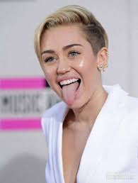 Honey, you're looking at my post, and you can't even say hi to me or you  don't love me anymore 💔it's me Miley Cyrus i love you all ♥️