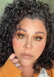 Heidi Weller's Instagram, Twitter & Facebook