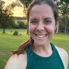 When is the best time to buy a Christmas tree to keep it fresh?