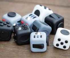 Le Spinner Est Trop Vieux Maintenant Voici Le Fidget Cube Objets Cubes Jouet