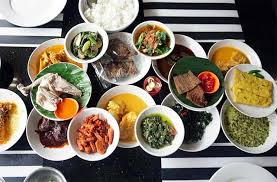 Rendang daging adalah masakan tradisional bersantan dengan daging sapi sebagai bahan utamanya. 10 Makanan Khas Sumatera Barat Ini Terkenal Ke Luar Negeri