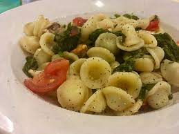 Quando saranno teneri prelevateli con un mestolo forato, strizzateli e tritateli con un coltello. Orecchiette Tenerumi E Cozze Magamasa