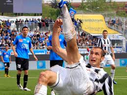 Auch chiellini sah keine karte, er hatte kurz nach dem mutmaßlichen biss mit seinem arm durch suárez' gesicht gewischt. Juventus Turin Vs Fc Bayern Munchen Arturo Vidal Ist Ein Goldstuck Der Spiegel