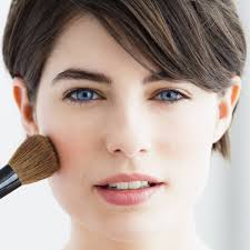 3 die wirkung brauner augen unterstreichen. Tolle Schminktipps Fur Blaue Augen Lidschatten Eyeliner Kajal Bildderfrau De