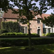 Vlassak Verhulst Villabouw Klassiek Landelijk Tijdloos Baksteen Riet Stro Luiken Cement Omlijsting Kempisch Buxus Potte Landliche Hauser Architektur Haus Aussen