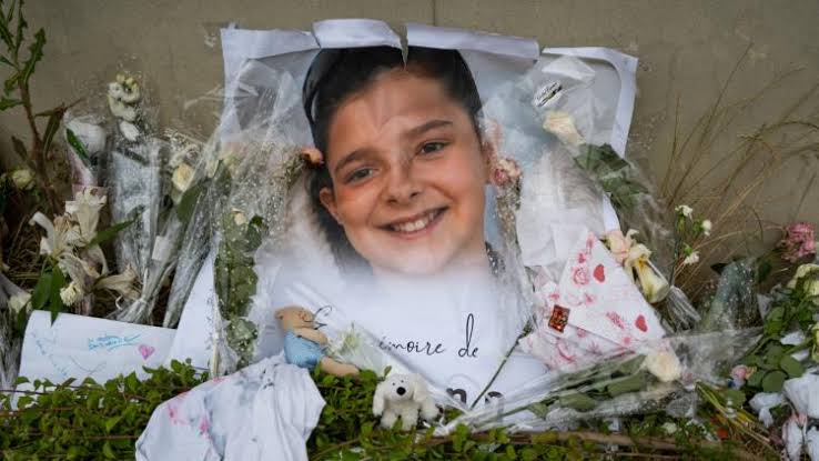 En direct - Mort de Lyhanna : la cérémonie publique est terminée, les obsèques  se poursuivent dans la plus stricte intimité de la famille