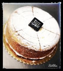 La cassata è uno dei simboli della pasticceria siciliana, insieme al cannolo, ed uno dei dolci più apprezzati e conosciuti al mondo. La Cassata Siciliana Al Forno