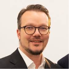 A big THANK YOU to our friends at PwC Legal Austria for hosting the  wonderful book launch event for our “New Suits.